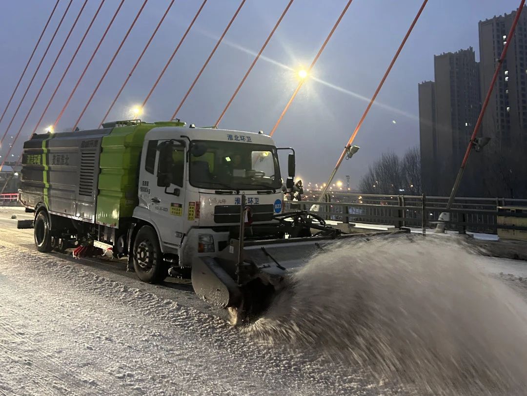 以雪為令 聞雪而動丨盈峰環(huán)境吹響“抗冰除雪”集結號